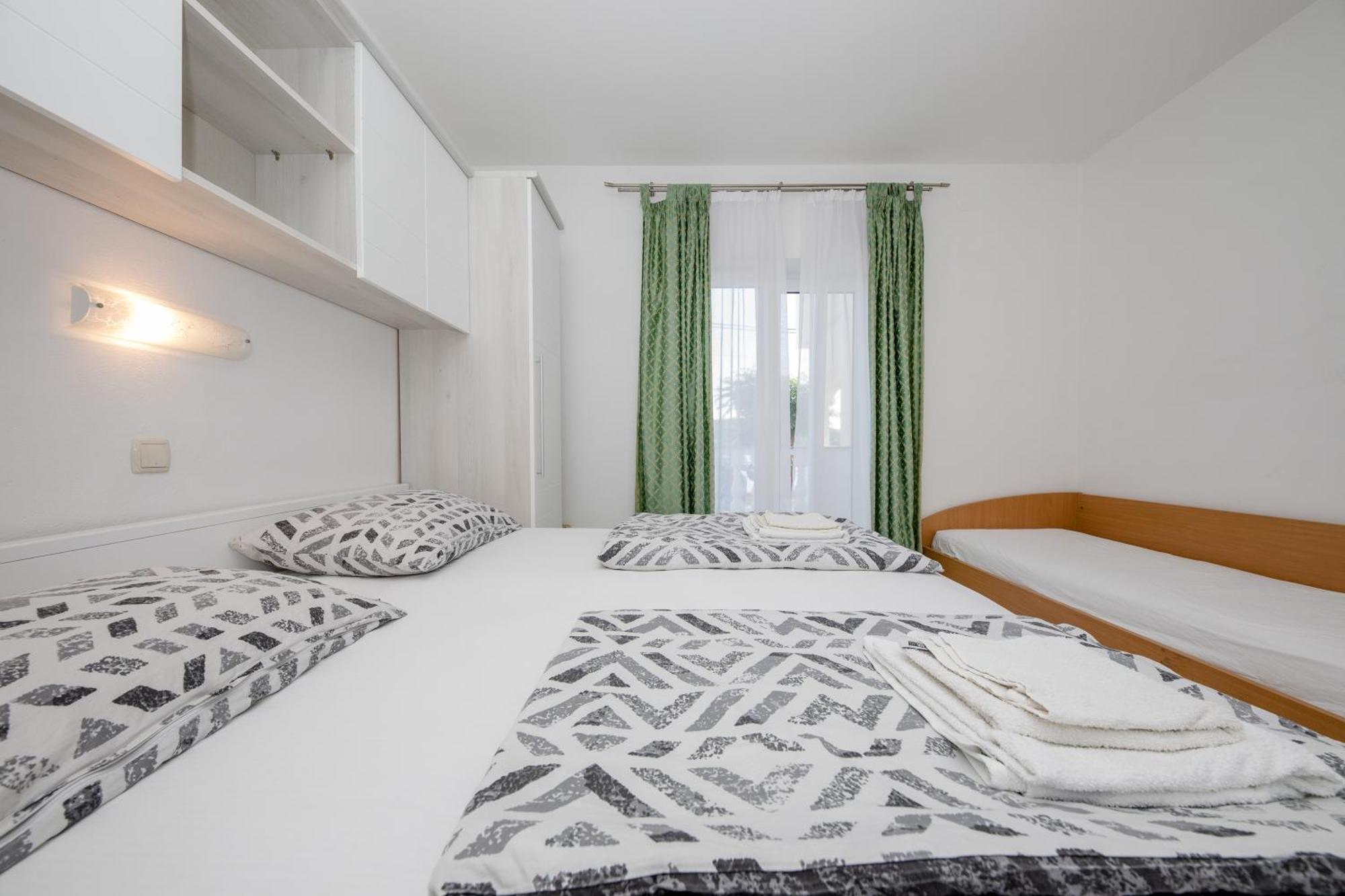 Apartments And Rooms By The Sea Supetarska Draga - Gornja, Rab - 11579 Room photo