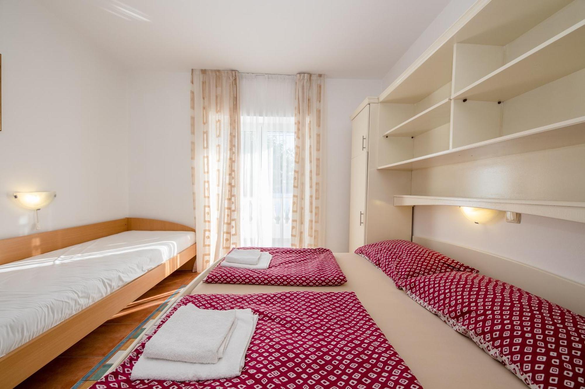 Apartments And Rooms By The Sea Supetarska Draga - Gornja, Rab - 11579 Room photo